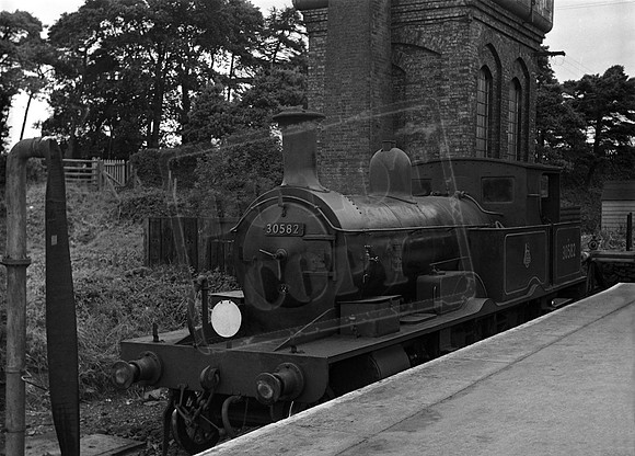 30582 1956 Axminster