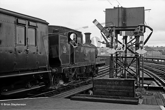 W25 1961-07-16 Ryde Pier Head