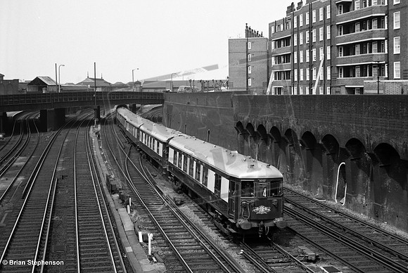 EMU 3052 1964-05-23 Clapham Junction