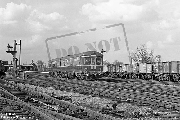 DMU E56173 and E50418 1958-04-27 Cheshunt